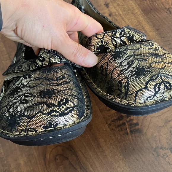 Alegria Paloma Mary jane shoes Black Embossed Floral Design size 40 - Picture 2 of 8